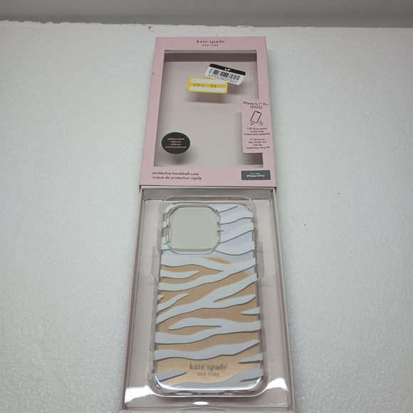NIB Kate Spade phone case, 6.1” fits iPhone 14 pro - Picture 3 of 6